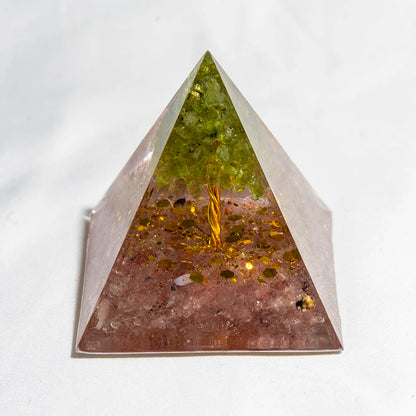 Natural Crystal Energy Generator Pyramid Peridot Amethyst Reiki Healing Chakra Resin Pyramid Egyptian Decor Room Decoration 1pc