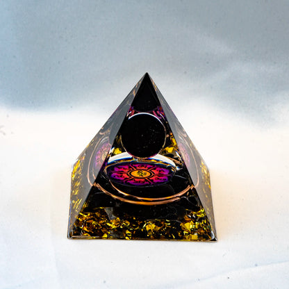 Natural Crystal Energy Generator Pyramid Peridot Amethyst Reiki Healing Chakra Resin Pyramid Egyptian Decor Room Decoration 1pc