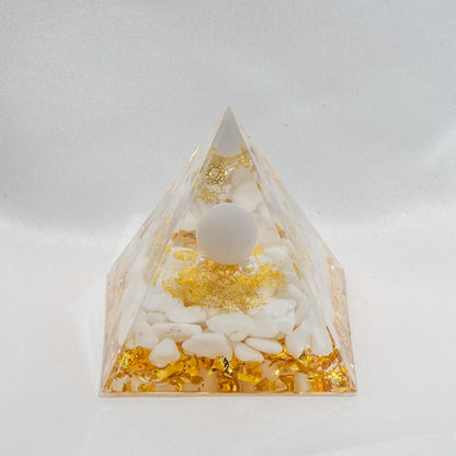 Natural Crystal Energy Generator Pyramid Peridot Amethyst Reiki Healing Chakra Resin Pyramid Egyptian Decor Room Decoration 1pc