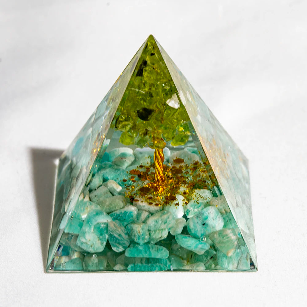 Natural Crystal Energy Generator Pyramid Peridot Amethyst Reiki Healing Chakra Resin Pyramid Egyptian Decor Room Decoration 1pc